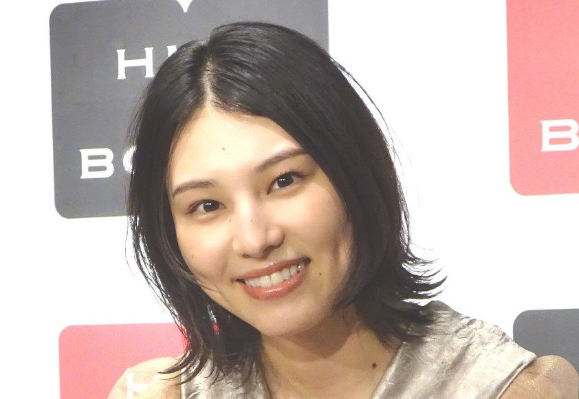 相楽伊織(元乃木坂46・2期生)サイン入り水着パネル 特別企画】元乃木坂46・
