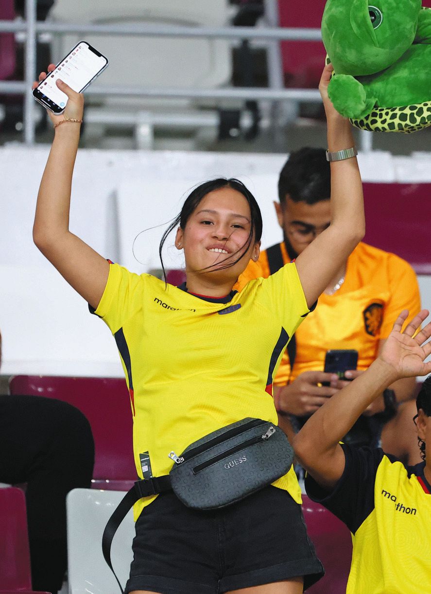 写真 エクアドルの美女サポーターら 中日スポーツ 東京中日スポーツ