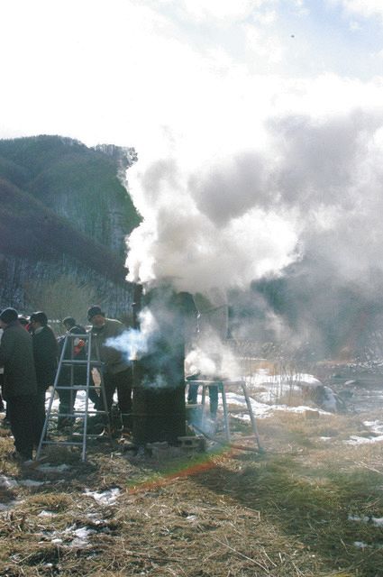 木曽谷つなぐ白煙 14ヵ所で連帯示す狼煙揚げ：中日新聞Web
