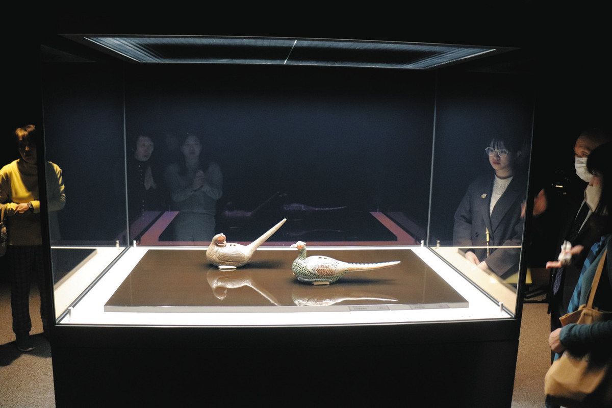 高透過ガラス 作品を美しく 国宝「色絵雉香炉」展示ケース刷新 県立
