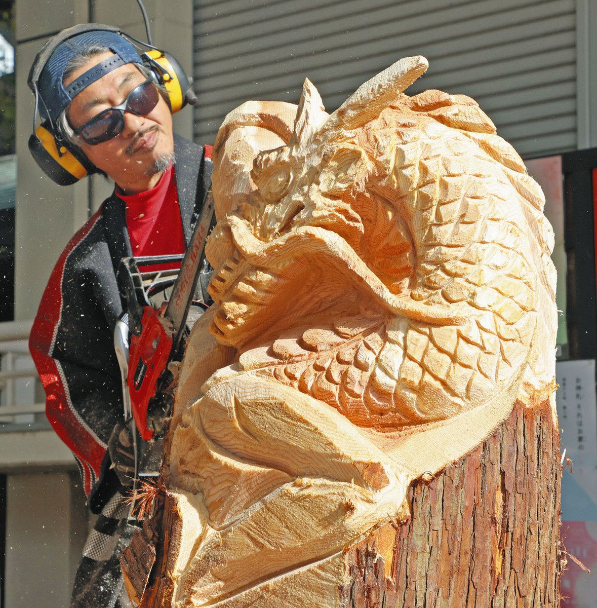 k551r121 見事なまでの彫刻チェスト オリエンタルな雰囲気を湛える逸品 k551r121 見事なまでの彫刻チェスト オリエンタルな雰囲気を湛える逸品