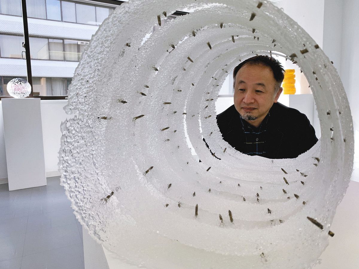 繊細で優美 ガラス造形 まるで薄氷 独創作品：北陸中日新聞Web