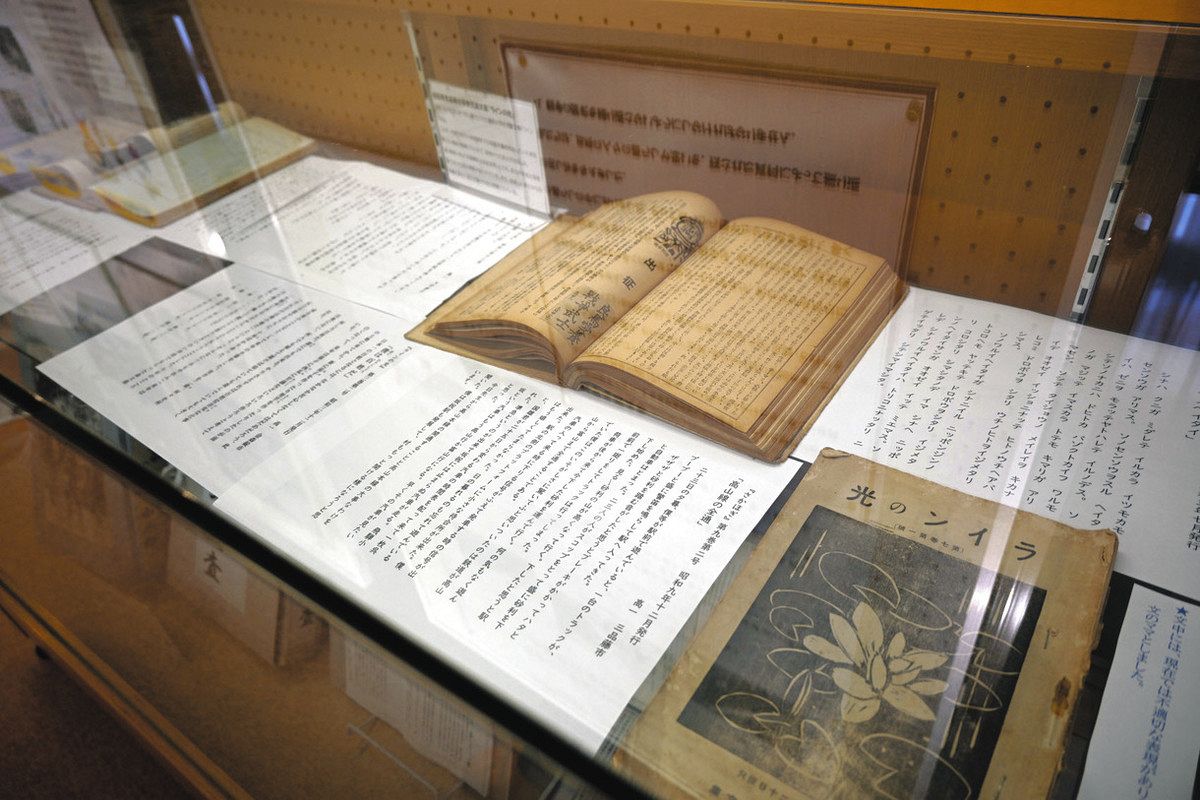 真心の黄銅鎮の紙鎮の定規は本の文房の贈り物を抑えて文房の4宝を並べます。= 真心の黄銅鎮の紙鎮の定規は本の文房の贈り物を抑えて文房の4宝を並べ