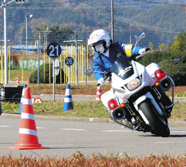 バランスとスラローム、2種目公開 塩尻で県警白バイ隊競技大会：中日