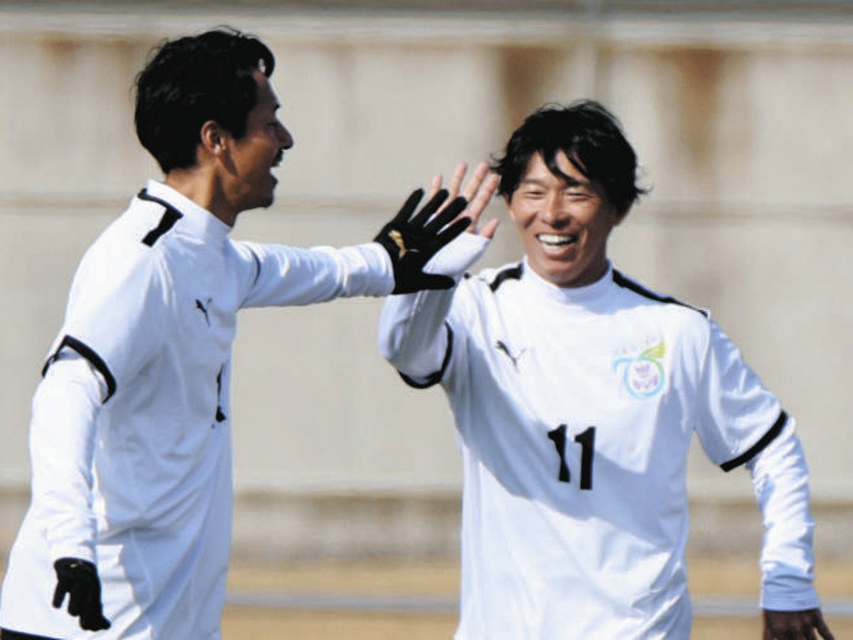 元日本代表らが集結・ドリームチームが選抜チームに2―0勝利 佐藤寿人