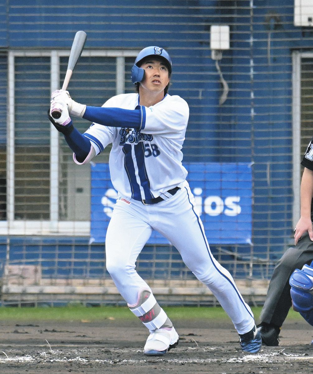 DeNA・梶原昂希、外野レギュラー奪取へ4安打大暴れも… バント決められ