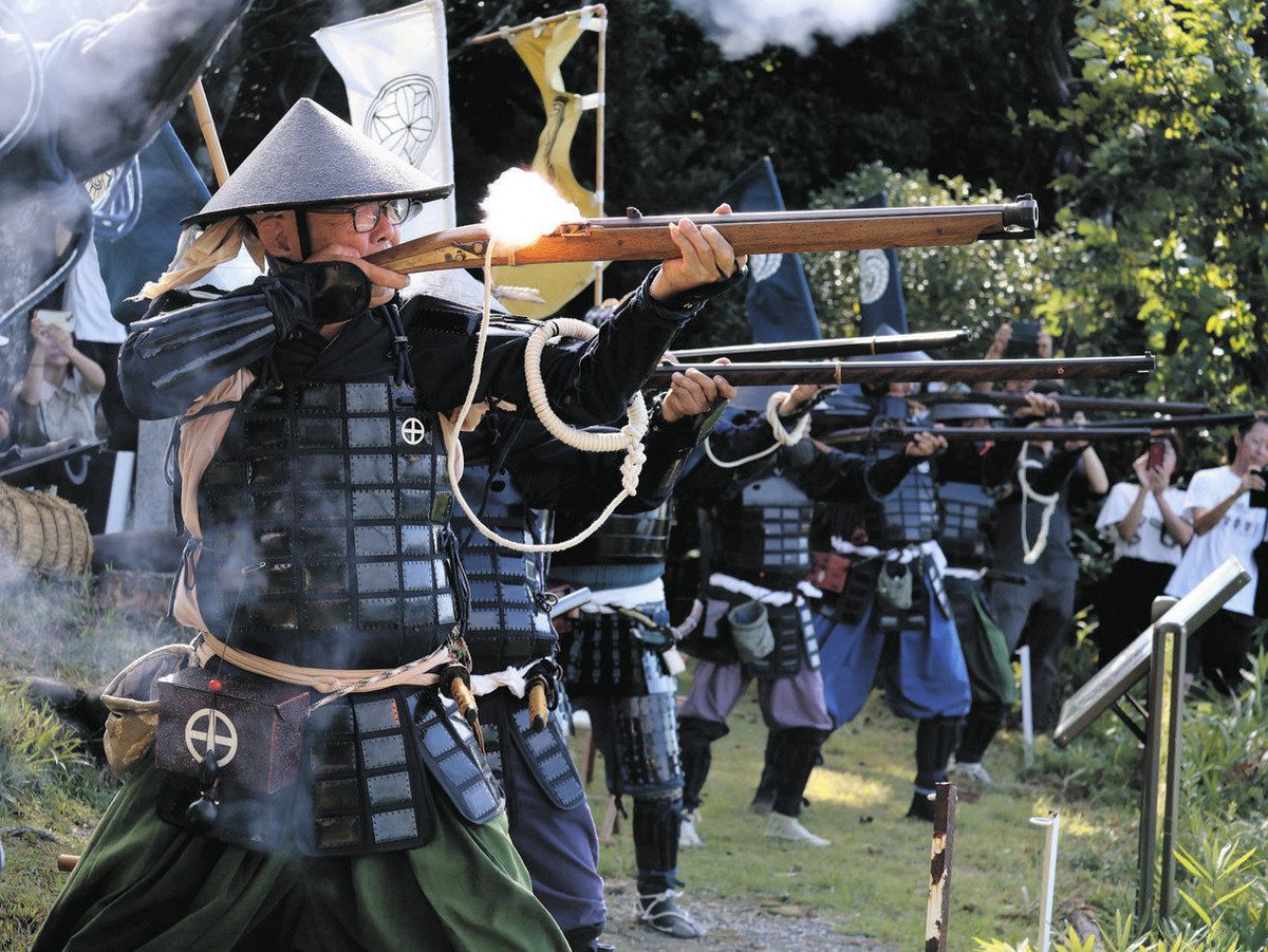 合戦の日に鳴り響くほら貝や上がるのろし、鉄砲隊のごう音 戦国ムード