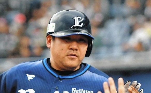 歴代10位タイ・476本塁打の西武・中村剛也に…「凄い、素晴らしい