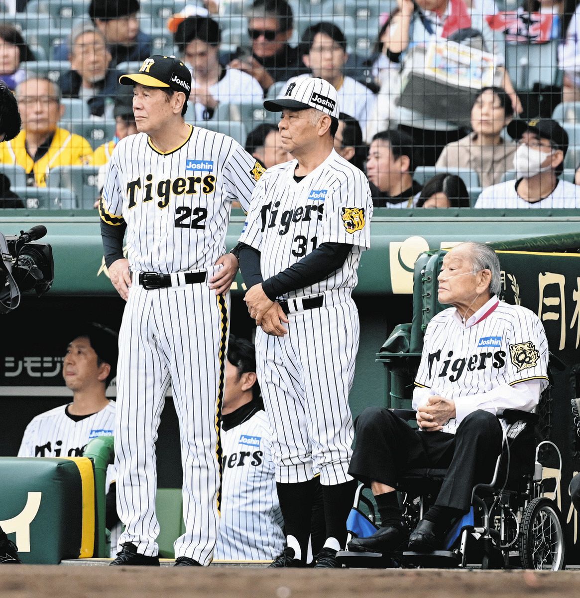阪神、甲子園での試合前セレモニーにOB・江夏豊さんがサプライズ登場