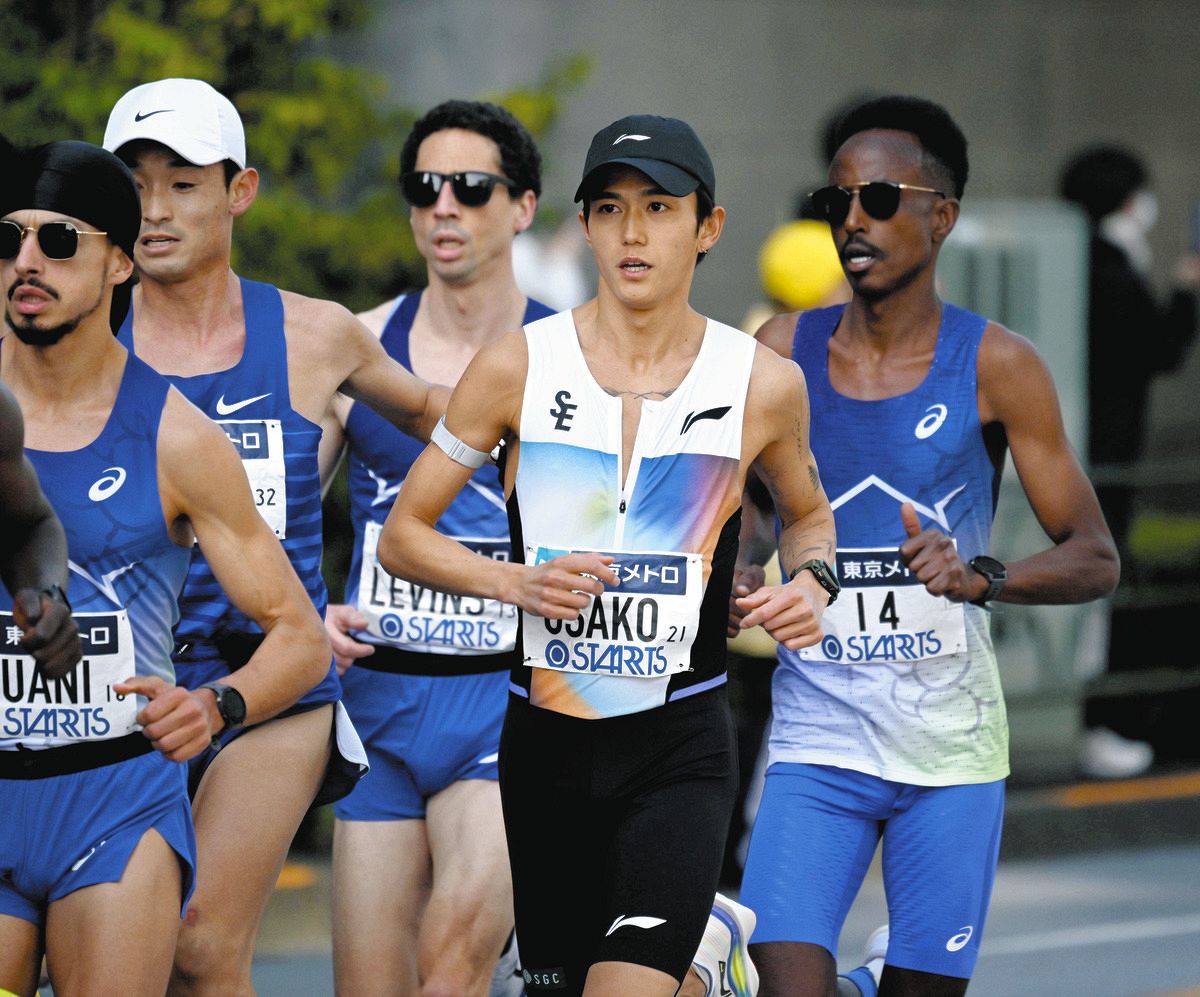 東京マラソン、大迫傑が日本人トップでゴール 鈴木健吾との一騎打ちを