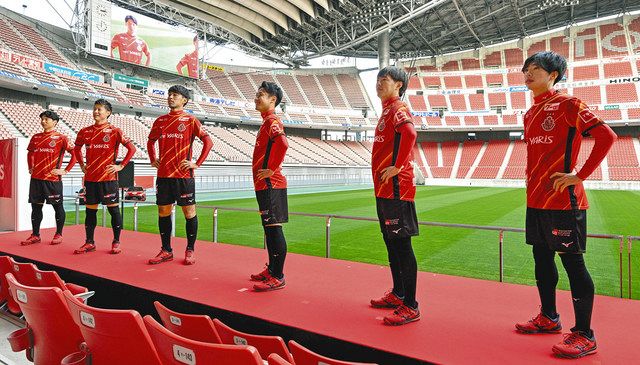 ｊ１名古屋が新体制発表 頂へ 自分たち超える 中日新聞web