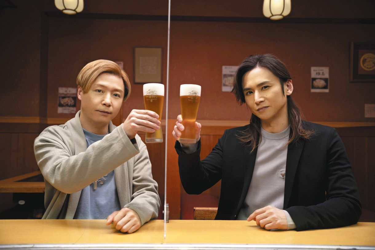 Kinki Kidsの堂本光一と堂本剛がcdデビュー25年で初のサシ飲み キリン一番搾り新cmで 時間がたつにつれ饒舌に 中日スポーツ 東京中日スポーツ