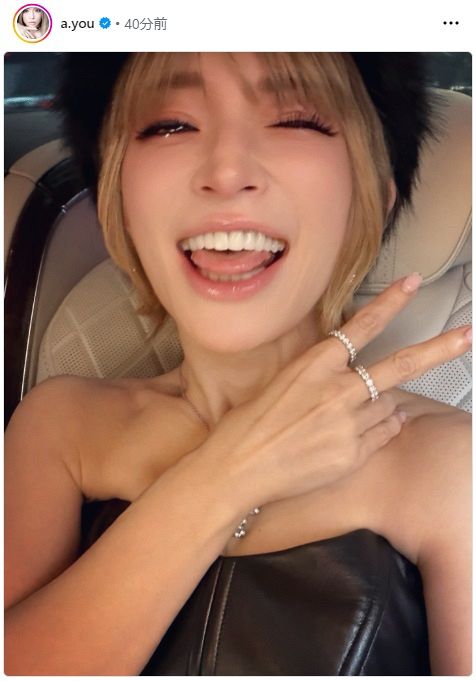 ◇浜崎あゆみ、『切り替えピース』ショット【実際の投稿】：中日