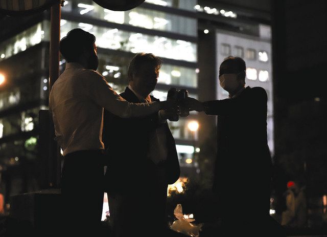 広がる路上飲み 識者警鐘 屋外でもリスク 中日新聞web