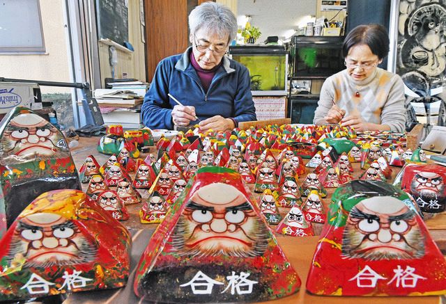 合格だるま」名工が願い込め 小浜の民芸センター：中日新聞Web