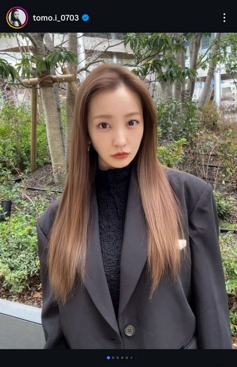 実際の投稿】板野友美、フォーマルスタイルに映えまくるストレートヘア