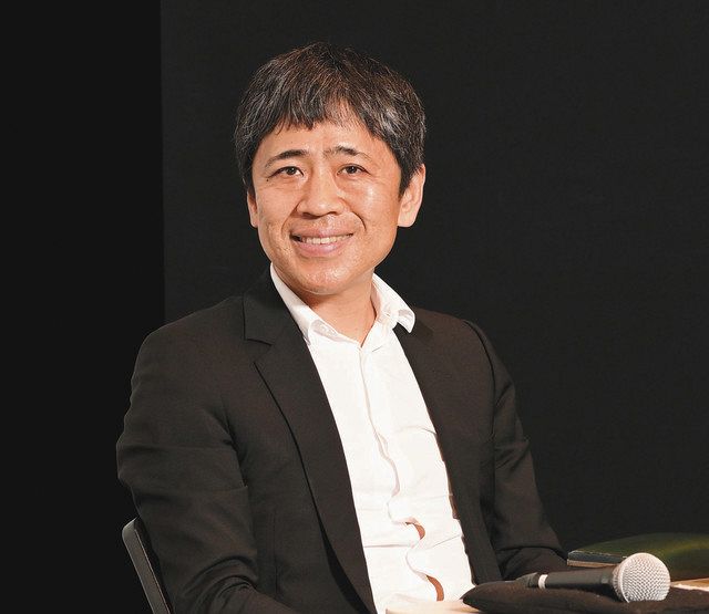 西沢立衛さん＝金沢２１世紀美術館シアター２１で（撮影・池田ひらく） 