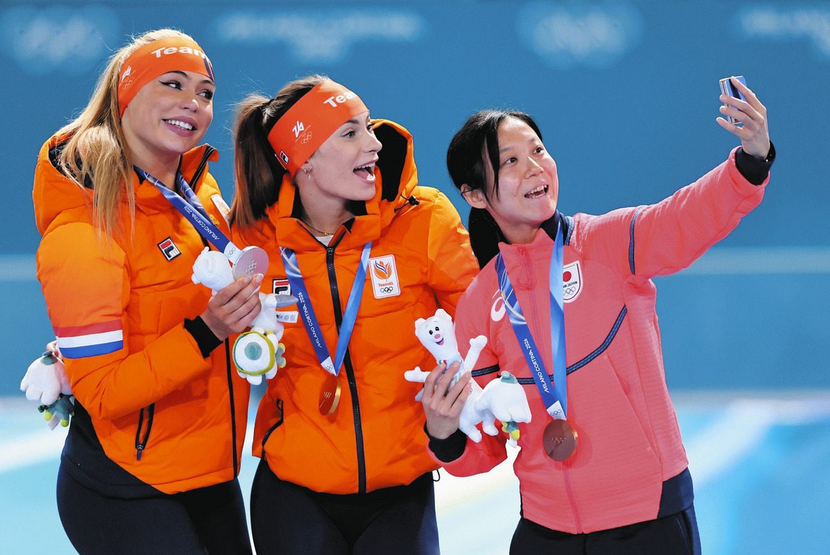 日本のエース・高木美帆、500メートル銅にガッツポーズで喜び