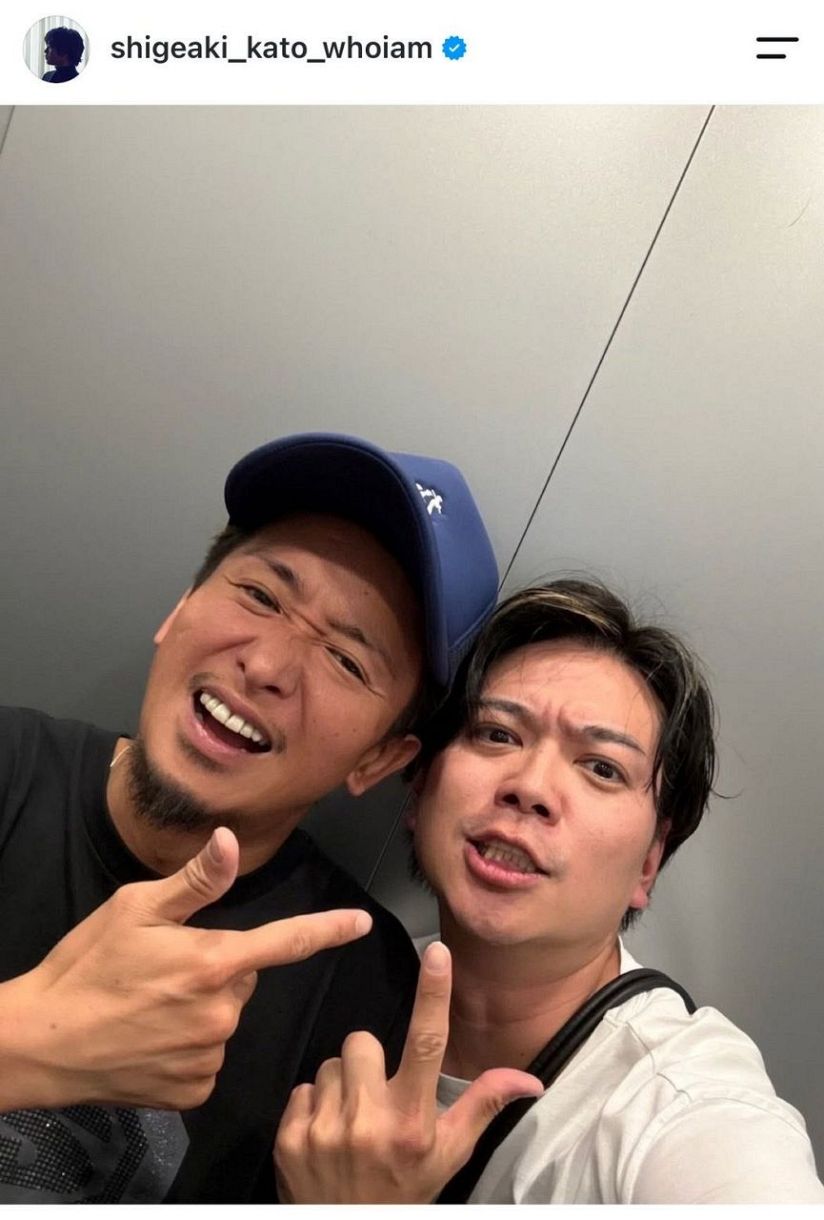 実際の投稿】「ってかこのポーズ何」加藤シゲアキ、大野智と自撮り