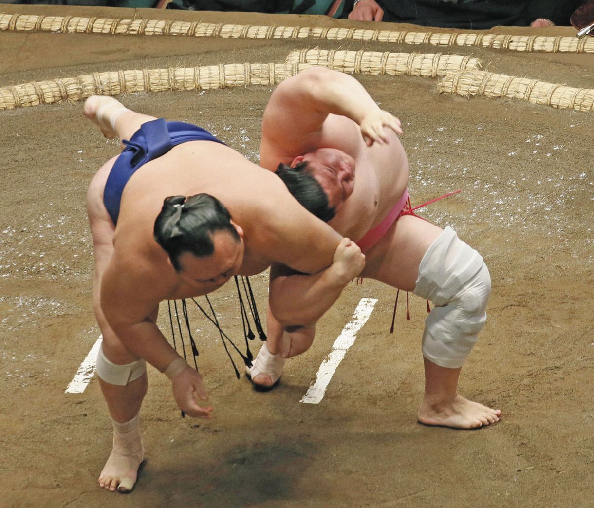 宇良が幕内20年ぶりの「伝え反り」で3連勝、朝青龍以来の大技に「特に