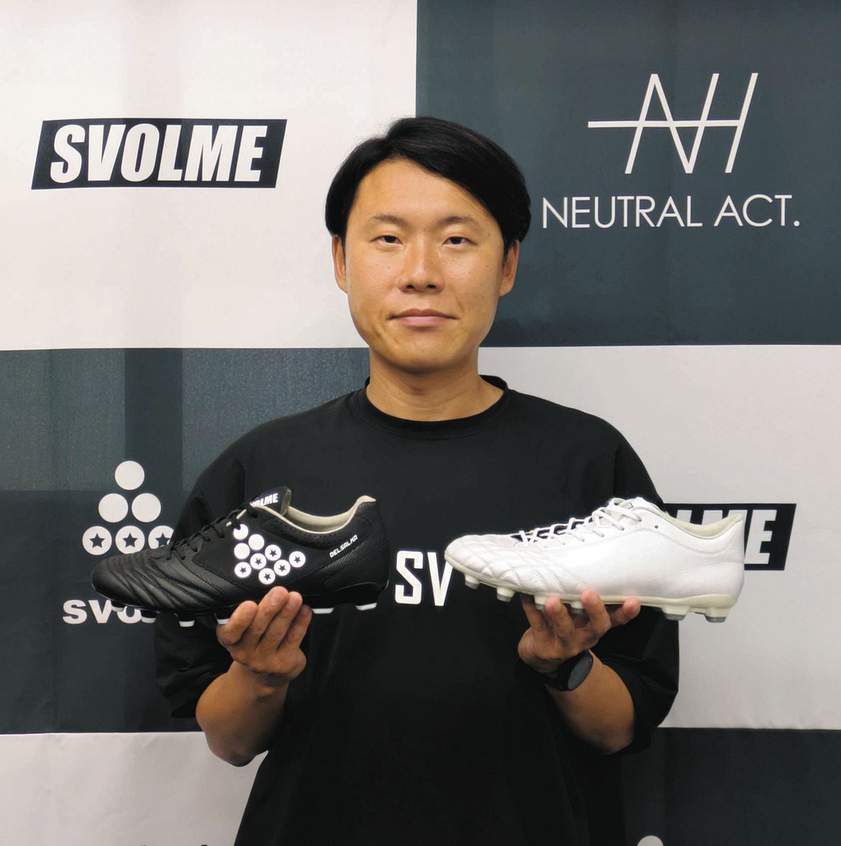 今できること 鈴 SP PSA10 写真】鈴木淳之介が愛用する『スボルメ』のスパイク：中日スポーツ