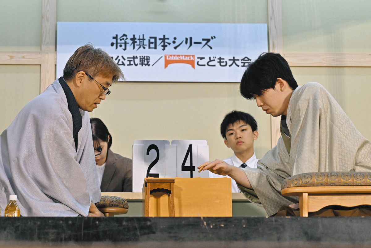 藤井聡太七冠と羽生善治九段が特別公開対局 名古屋でJTプロ公式戦：中
