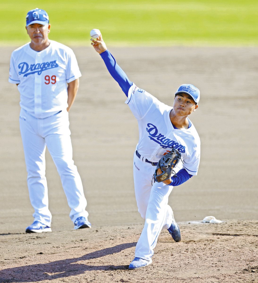 中日ドラゴンズ　背番号203 井上剣也ユニフォーム 中日・井上監督、”同郷同姓”井上剣也がシート打撃1回3失点も松山と