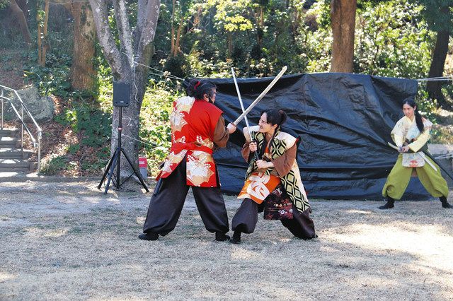 劇団静岡県史とユーチューバー 浜松城公園でコラボ演劇 中日新聞しずおかweb 劇団静岡県史とユーチューバー 浜松城公園でコラボ演劇 中日新聞しずおかweb