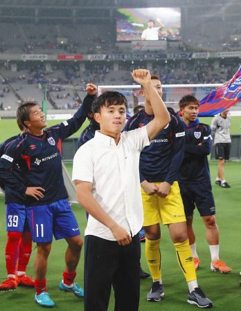 写真 久保建英の シャー 中日スポーツ 東京中日スポーツ