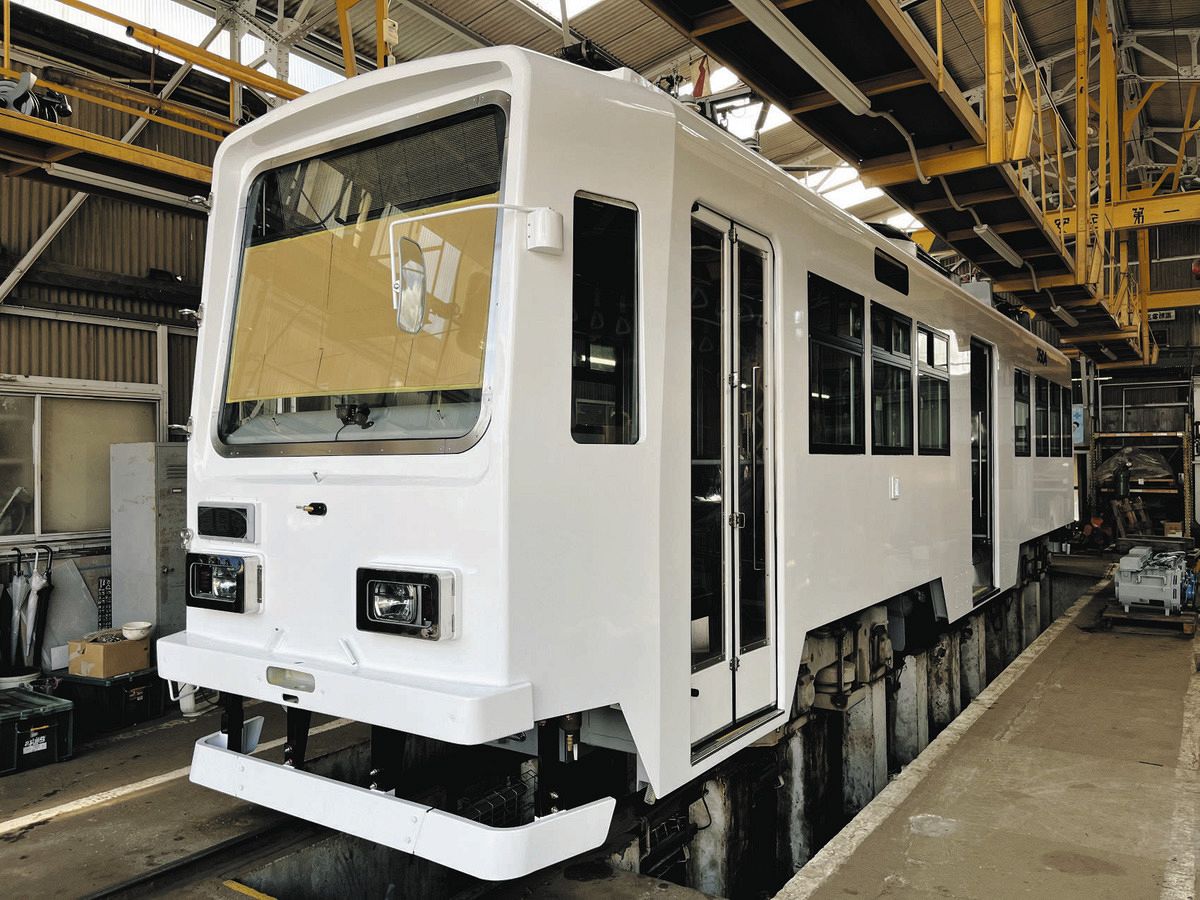真っ白な市電」見に来て！ 豊橋鉄道がリニューアル車両を限定運行：中