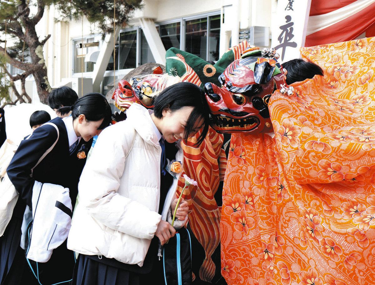 最後の卒業生を獅子舞で送る 高山・荘川中：中日新聞Web