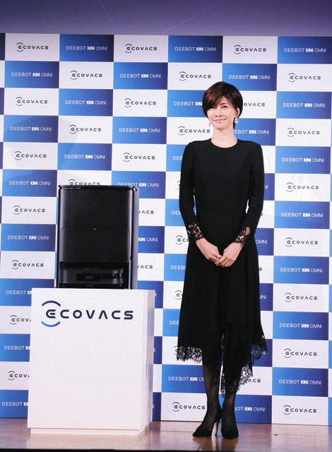 内田有紀 シックな黒い衣装で登場、芸能生活30周年を迎え気分転換は