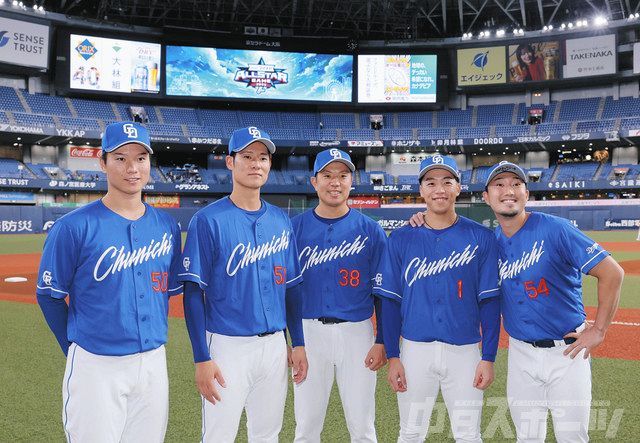 全セ―全パ オールスター2025 記念撮影する中日選手：中日スポーツ
