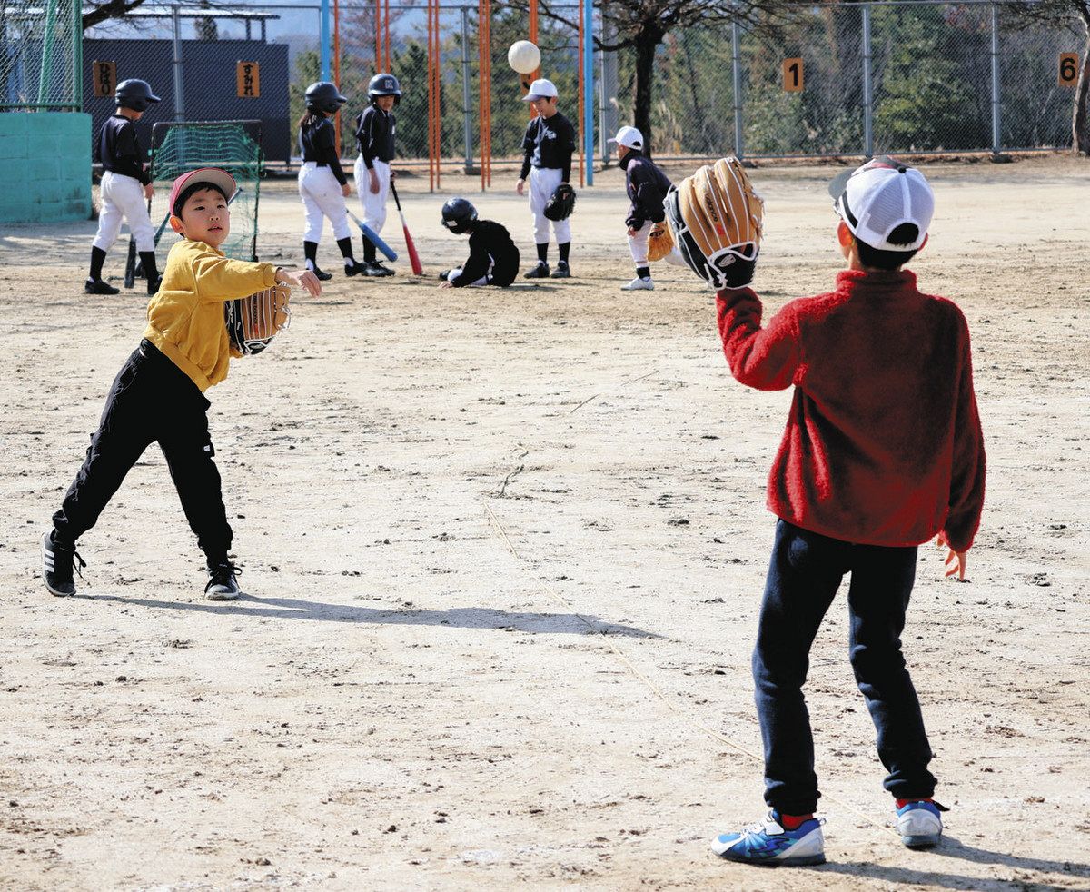 大谷グラブでミニゲーム 多治見の学童チームが野球体験会：中日新聞Web