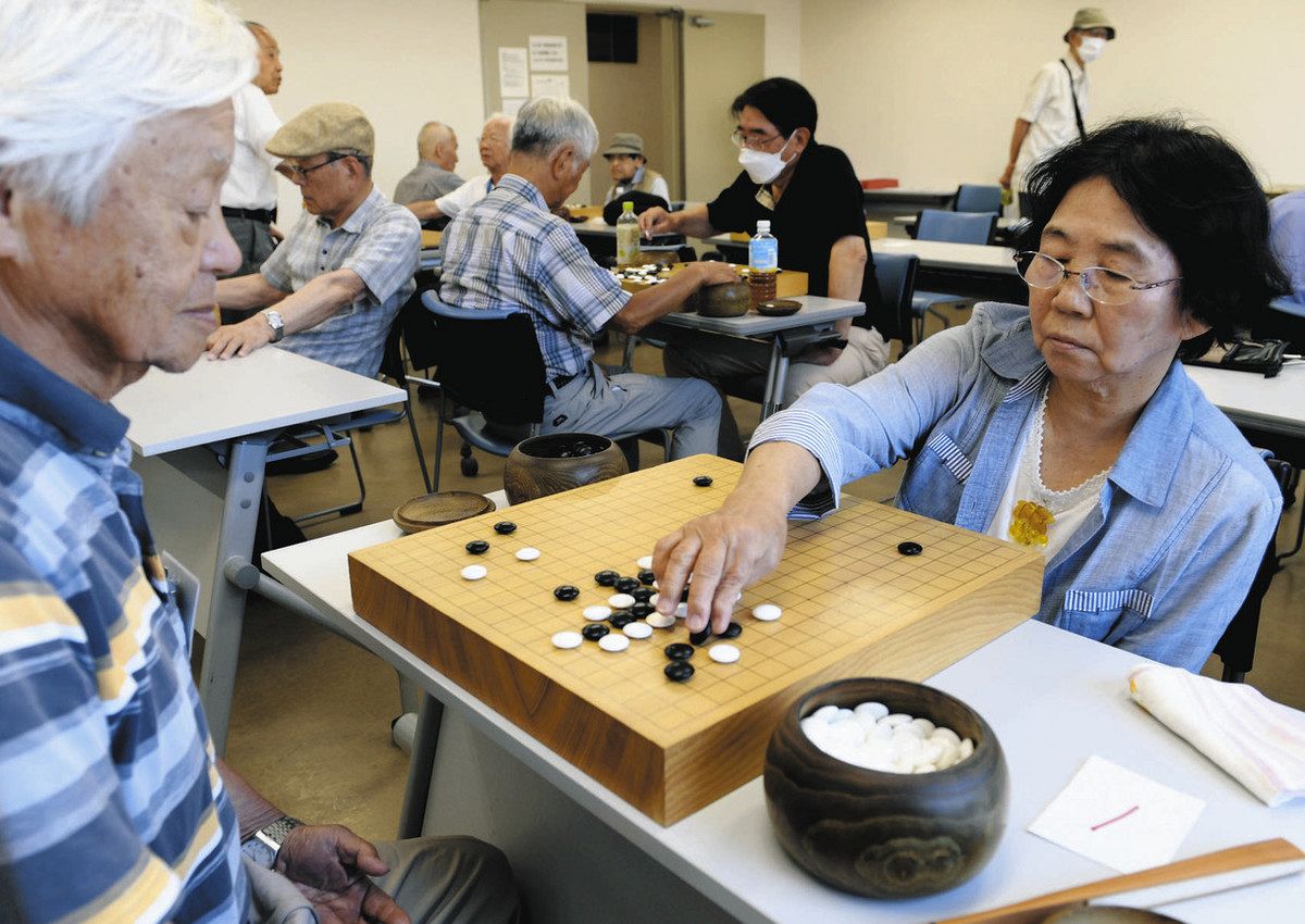 県内の囲碁愛好家熱戦 研究会開催 18人が対局楽しむ：北陸中日新聞Web
