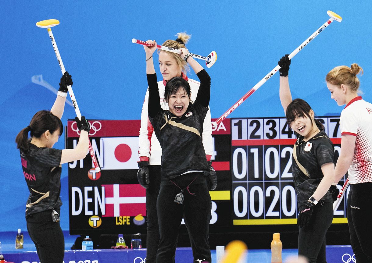 写真 藤沢五月の超絶ショットが決まった瞬間 3人は 中日スポーツ 東京中日スポーツ 写真 藤沢五月の超絶ショットが決まった瞬間 3人は 中日スポーツ 東京中日スポーツ