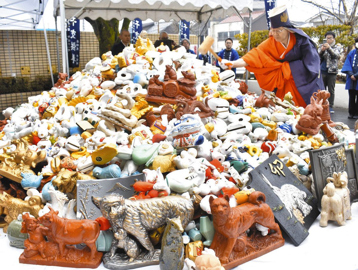 干支置物5000個に感謝の供養 瀬戸・中外陶園：中日新聞Web