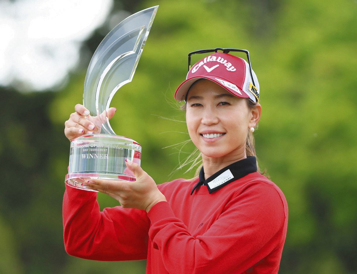 史上初 熊本のw桃子対決 プレーオフ 上田桃子が1年11か月ぶりv 忘れていた 泥くささ 自信取り戻す 中日スポーツ 東京中日スポーツ