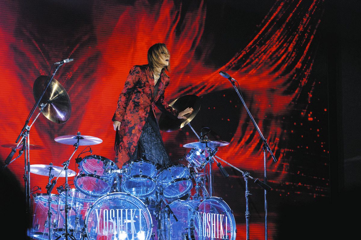 YOSHIKI 8月下旬のディナーショーで術後初のピアノ＆ドラムの〝二刀流