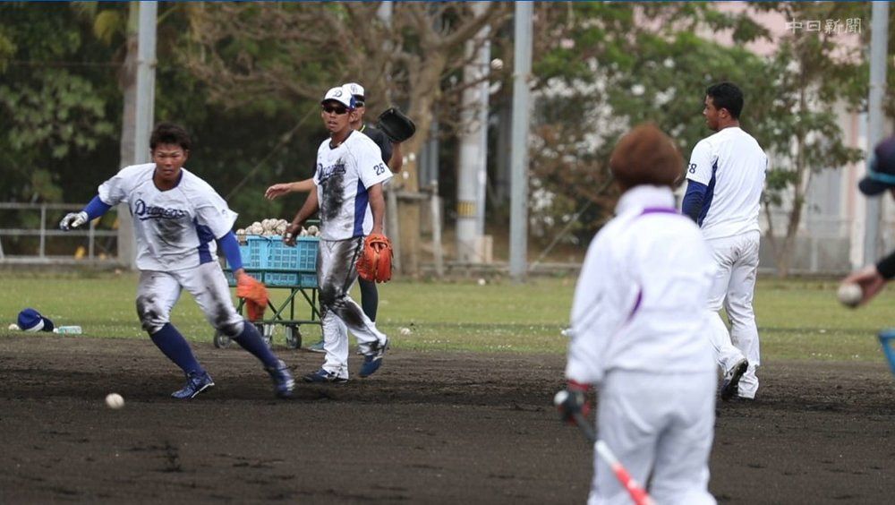 動画 写真特集 宇津木妙子さんが鬼のマシンガンノック 春季キャンプ大詰め 中日新聞web