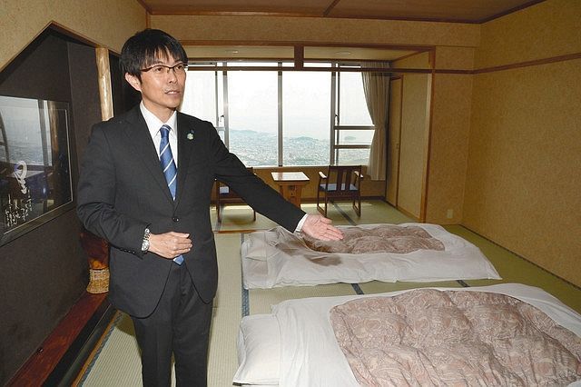 ３密を避けるプランについて説明する海栄ＲＹＯＫＡＮＳグループの渡辺玲緒社長＝愛知県幸田町で