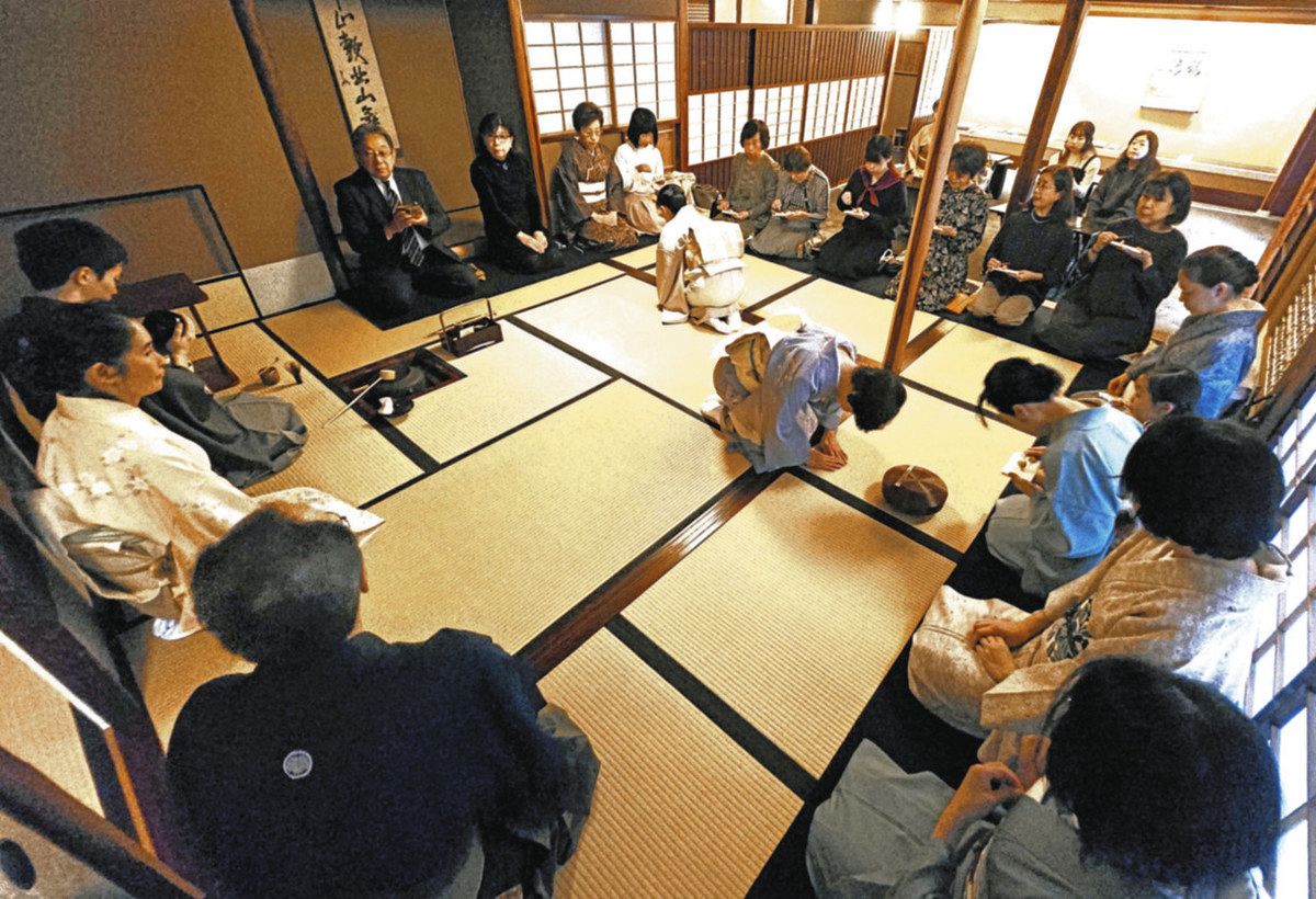 エムChu】しっとり 50周年祝う茶席 表千家、裏千家もてなし 金沢