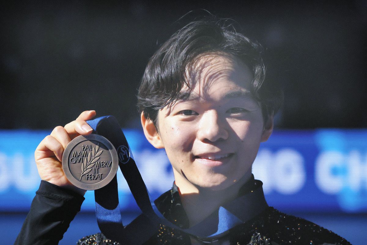 鍵山優真は銅メダル、3枠の重圧「心が折れかけてた」 フィギュア世界
