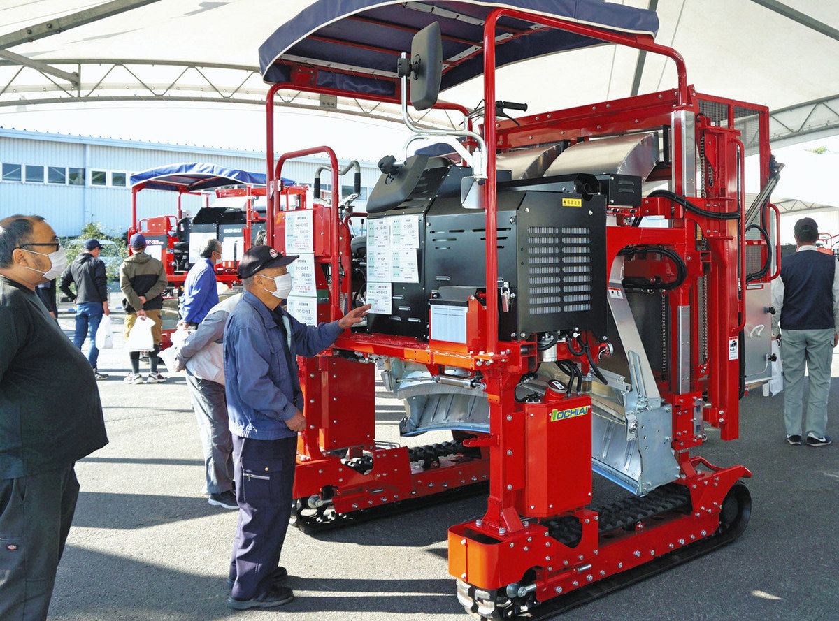 最新の機器を紹介、関係者らもてなす 落合刃物工業で大感謝祭：中日 
