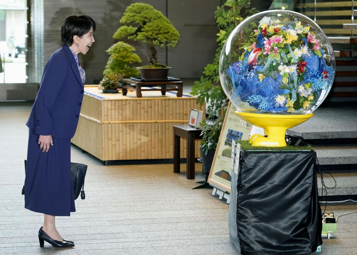 高市首相、花博キャラと会話 「かわいい」と言われ、笑顔に：中日新聞Web