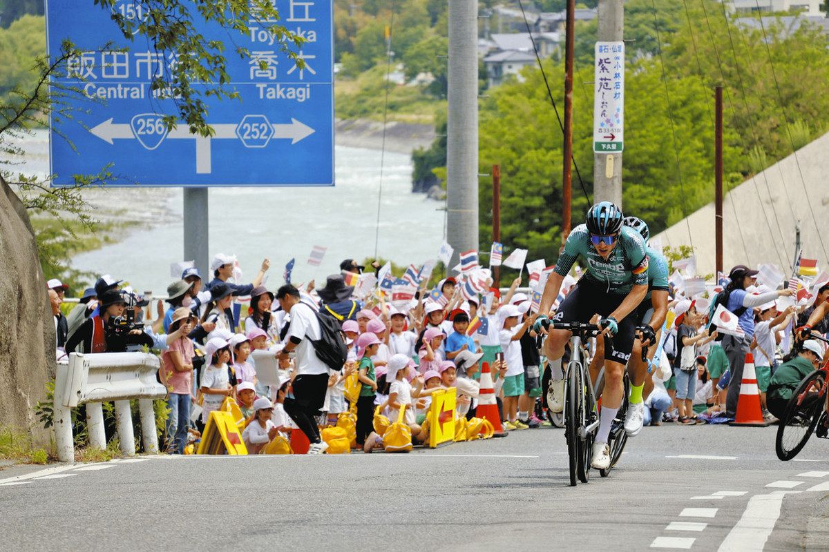 山岳コースで迫力ある走りに歓声 飯田で国際自転車ロードレース「TOJ