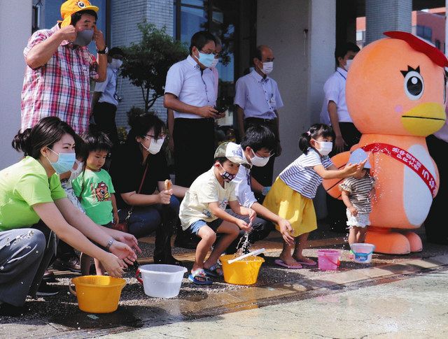 うながっぱと元気に納涼 多治見 間隔空けて打ち水 中日新聞web