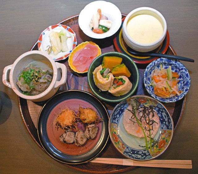 ランチで提供される料理＝伊賀市下友田で 