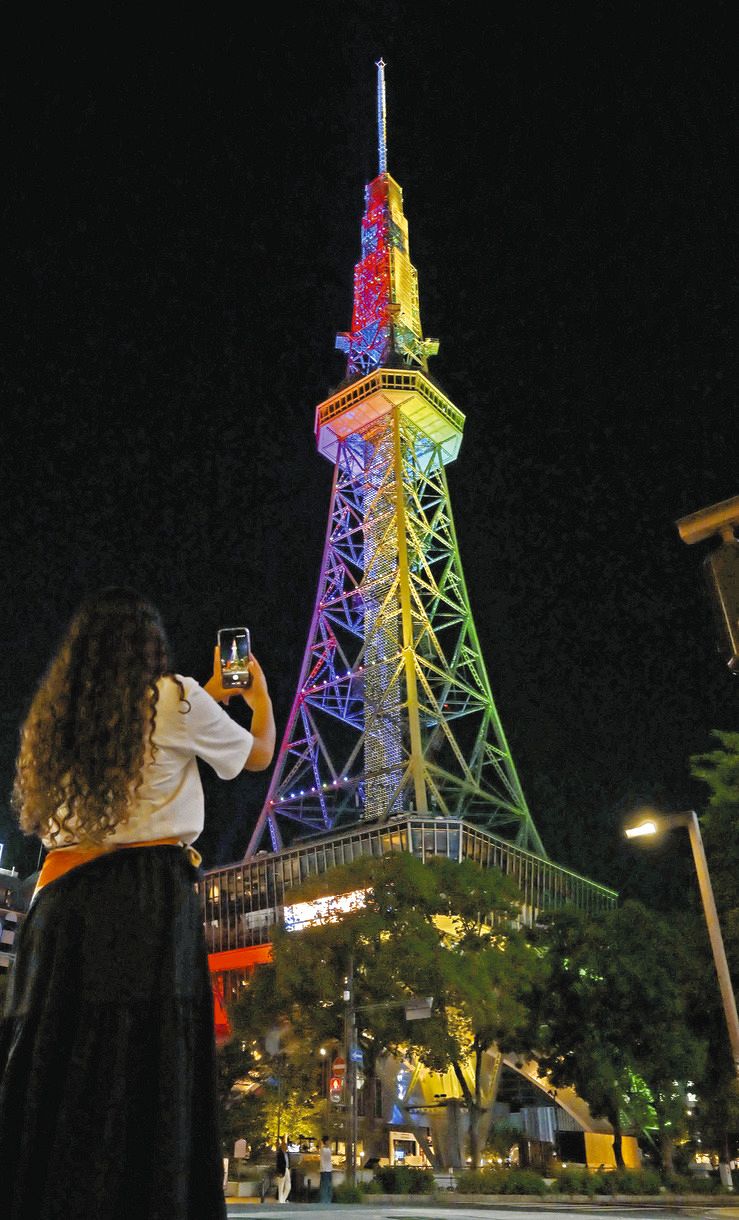 嵐の5人を感じるライトアップ 名古屋・栄の中部電力ミライタワー：中