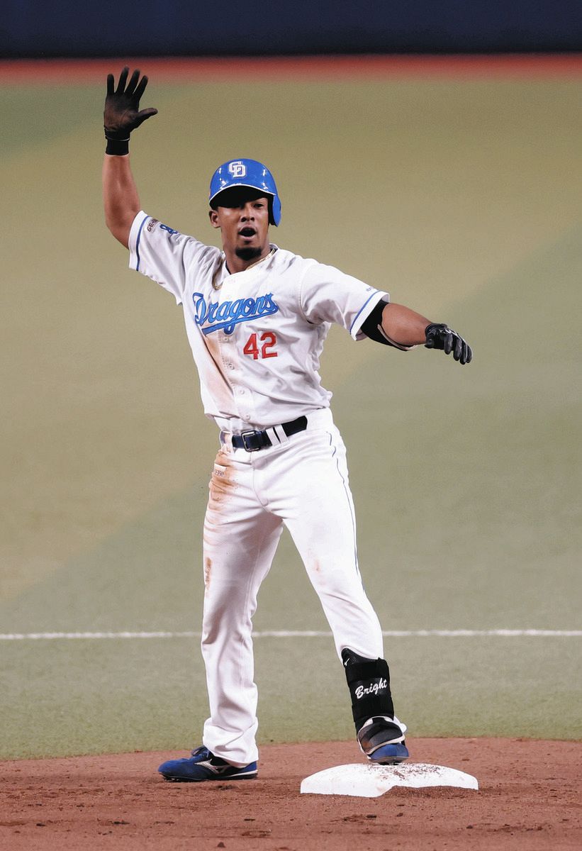中日・ブライト健太、今季初安打は二塁打 巨人先発・山崎の内角